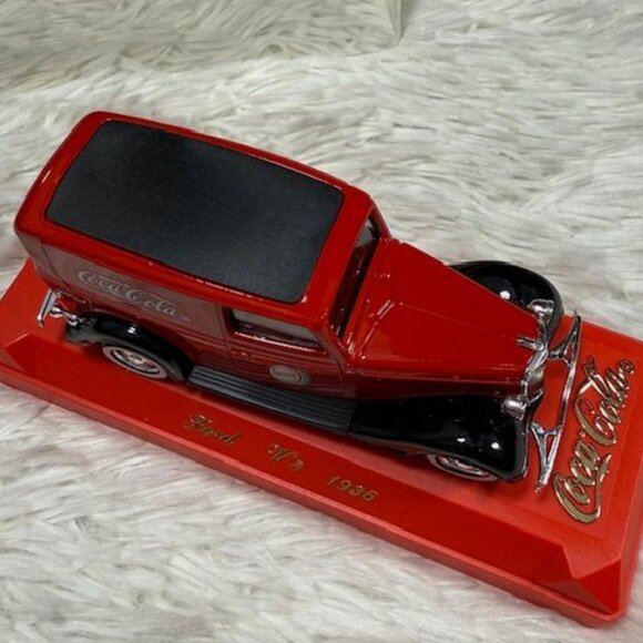 Vintage Coca-Cola Red and Black Metal 1936 Ford V8 in Case Made in France - Picture 7 of 15
